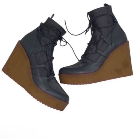 Steve Madden Gray Ankle Sock Bootie(Size 8M) - Picture 4 of 9